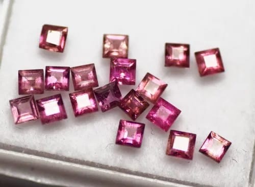 Den Zauber enthüllen: Die bezaubernde Schönheit von Edelstein-Cabochons