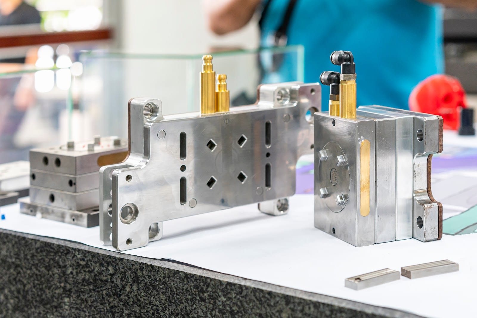 Maxnext GmbH: Effiziente Prototypen- & Serienfertigung durch Mehrkomponentenspritzguss