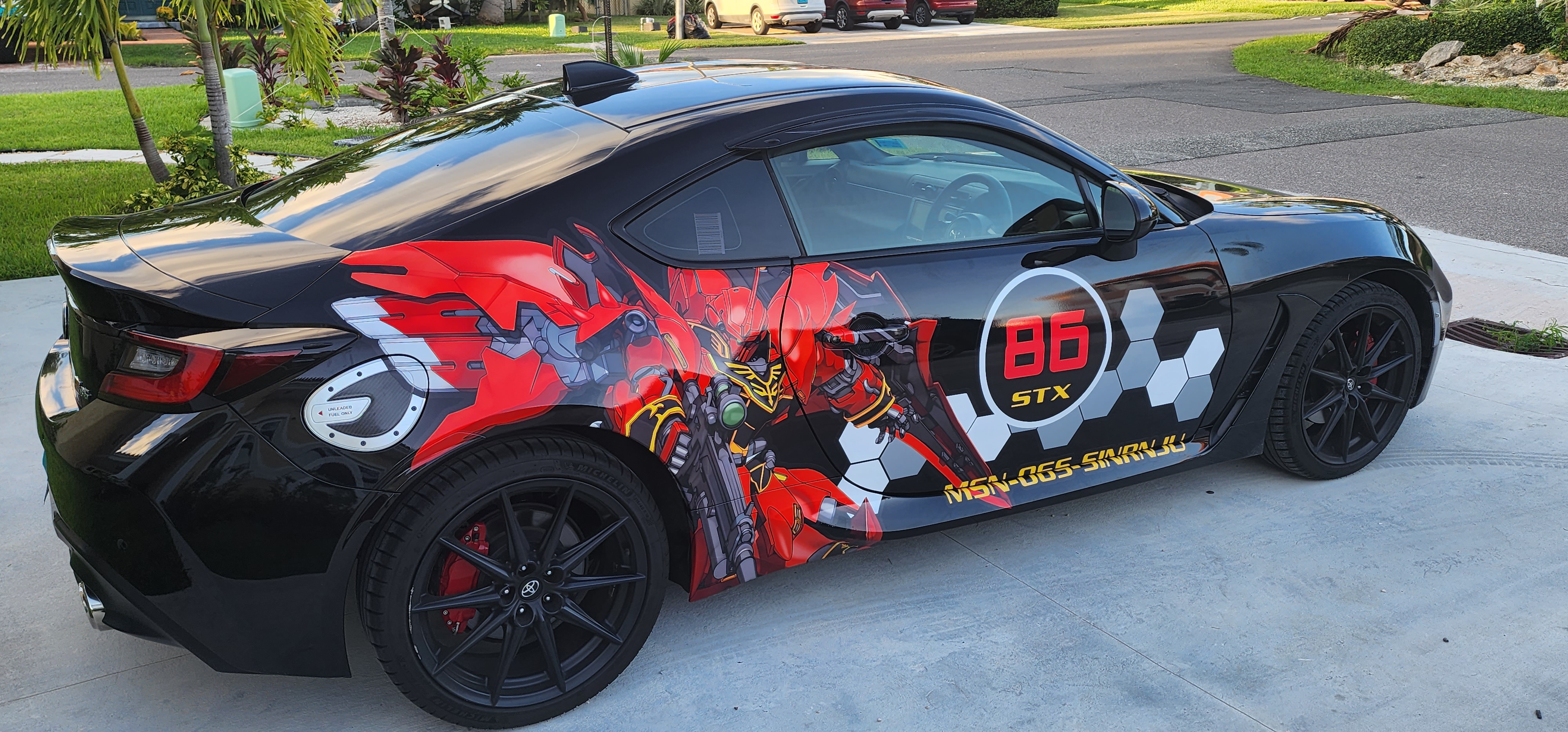 Challenger mit Anime-Touch – Unikat-Folien nur bei 10KWRAPS