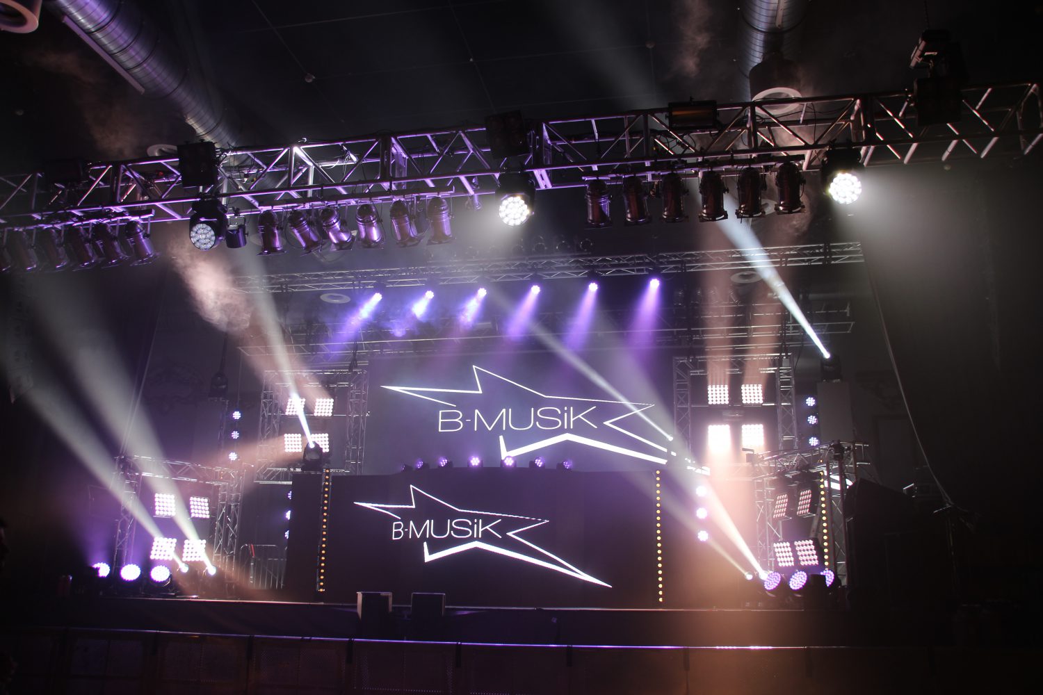 Flexibel DJ Equipment Mieten – Perfekt für Clubs &amp; Events