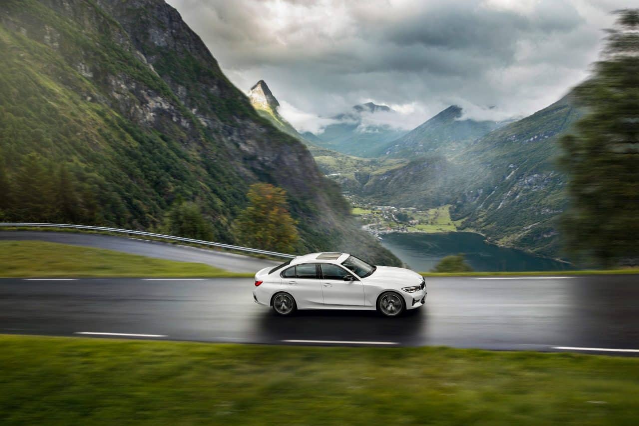 P90323706_highRes_the-all-new-bmw-3-se-scaled-e1579201114192